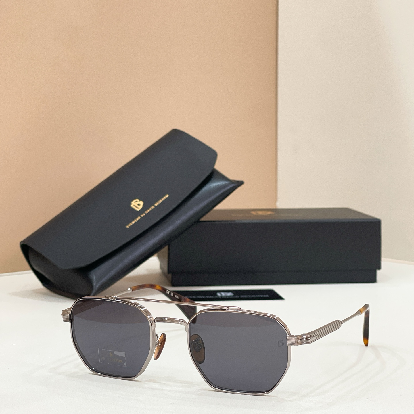 Unknown DAVID BECKHA* MODEL：DB 1229/S SIZE：52口21-145