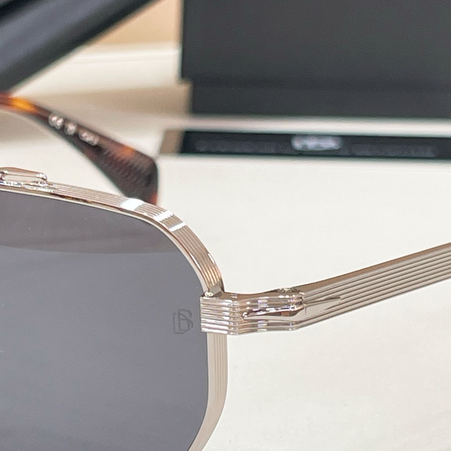Unknown DAVID BECKHA* MODEL：DB 1229/S SIZE：52口21-145