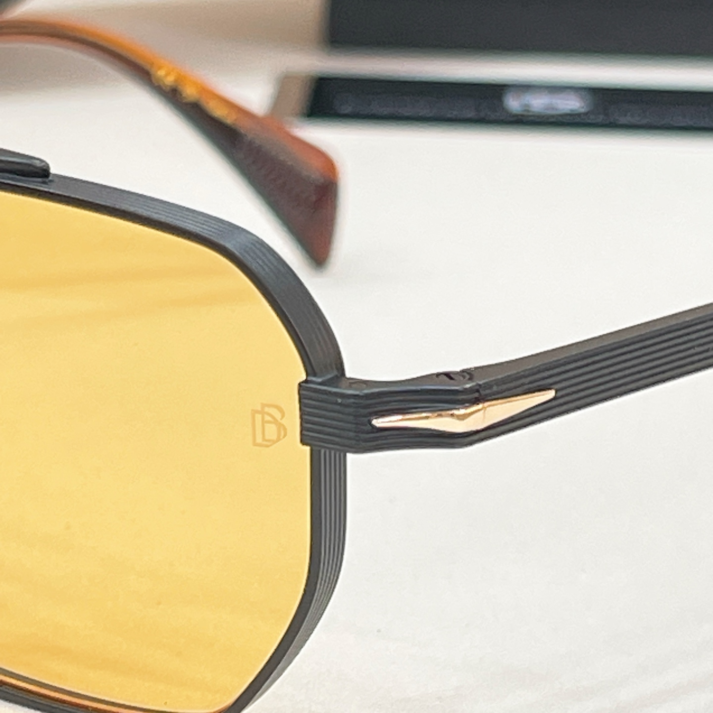 Unknown DAVID BECKHA* MODEL：DB 1229/S SIZE：52口21-145