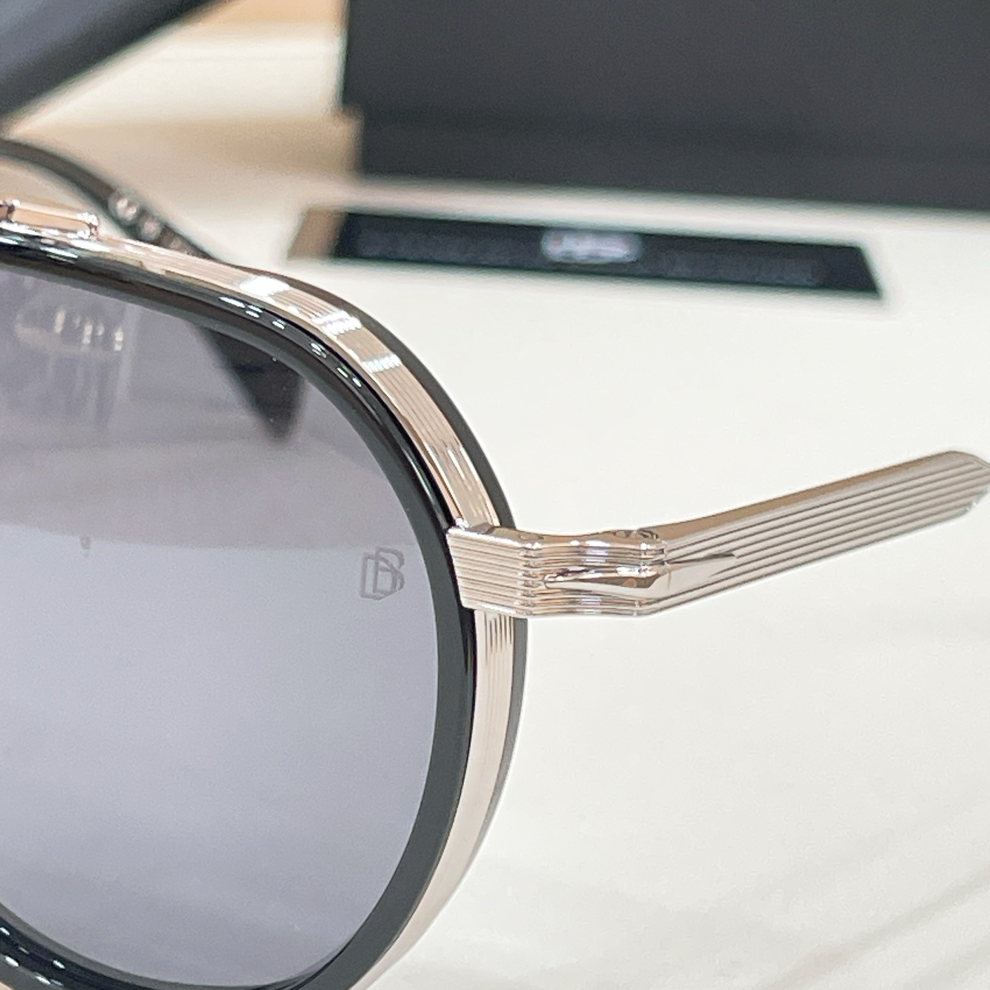 Unknown DAVID BECKHA* MODEL：DB 1226/S SIZE：57口18-145