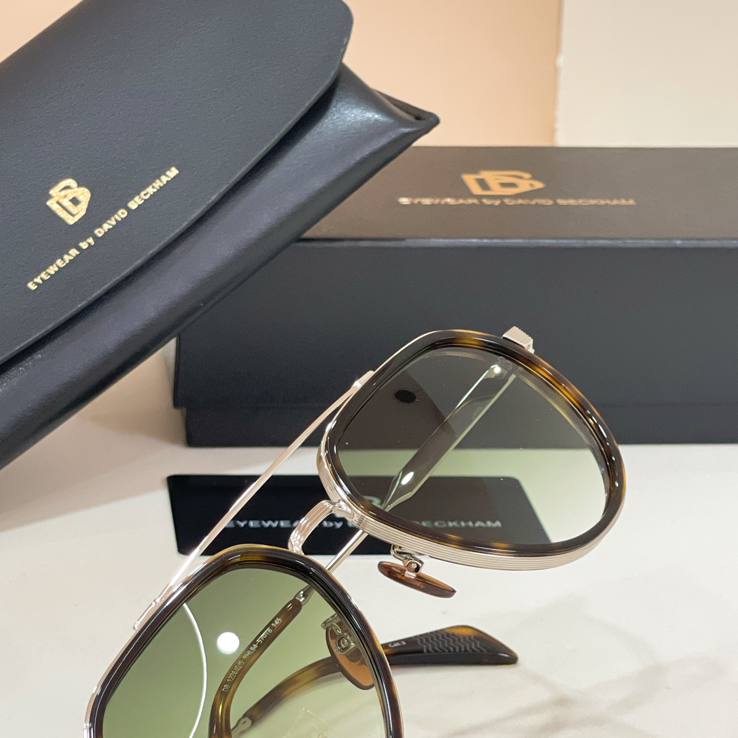 Unknown DAVID BECKHA* MODEL：DB 1226/S SIZE：57口18-145