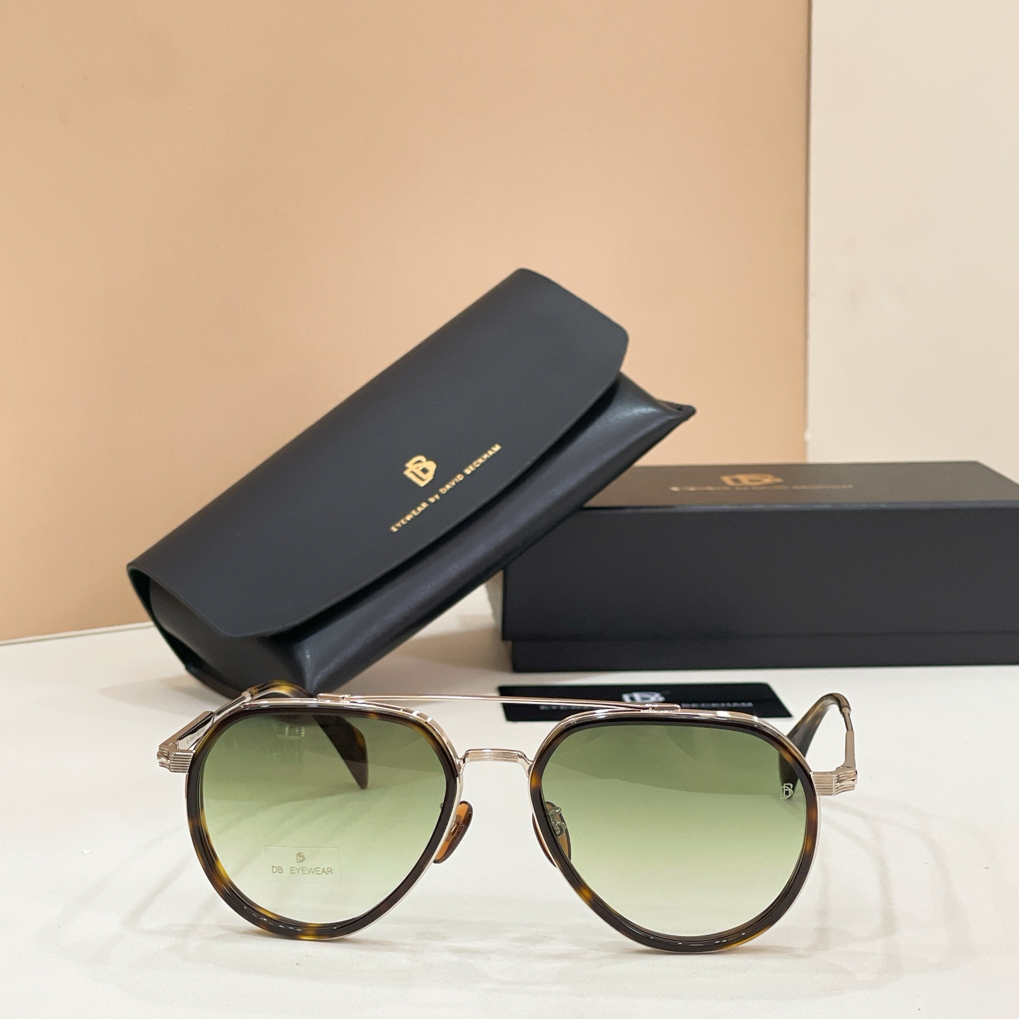Unknown DAVID BECKHA* MODEL：DB 1226/S SIZE：57口18-145