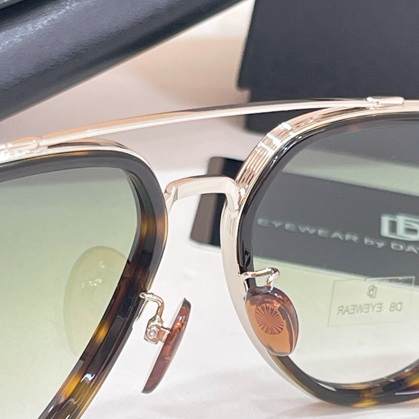 Unknown DAVID BECKHA* MODEL：DB 1226/S SIZE：57口18-145
