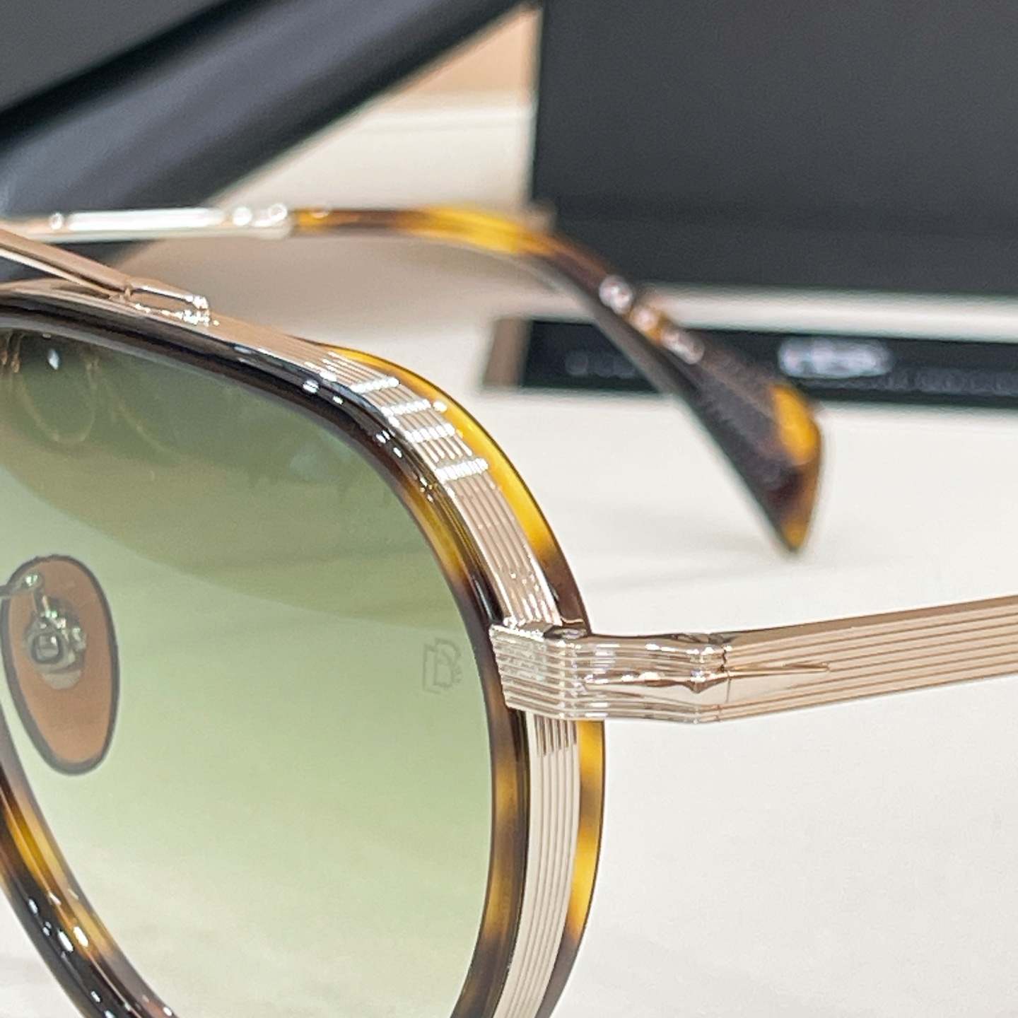 Unknown DAVID BECKHA* MODEL：DB 1226/S SIZE：57口18-145