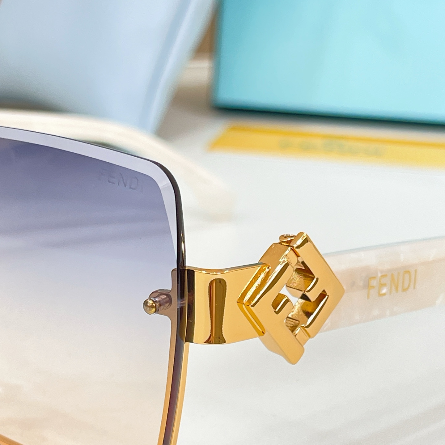 Fendi FENDI MODEL：FE 40151I SIZE：62口16-140