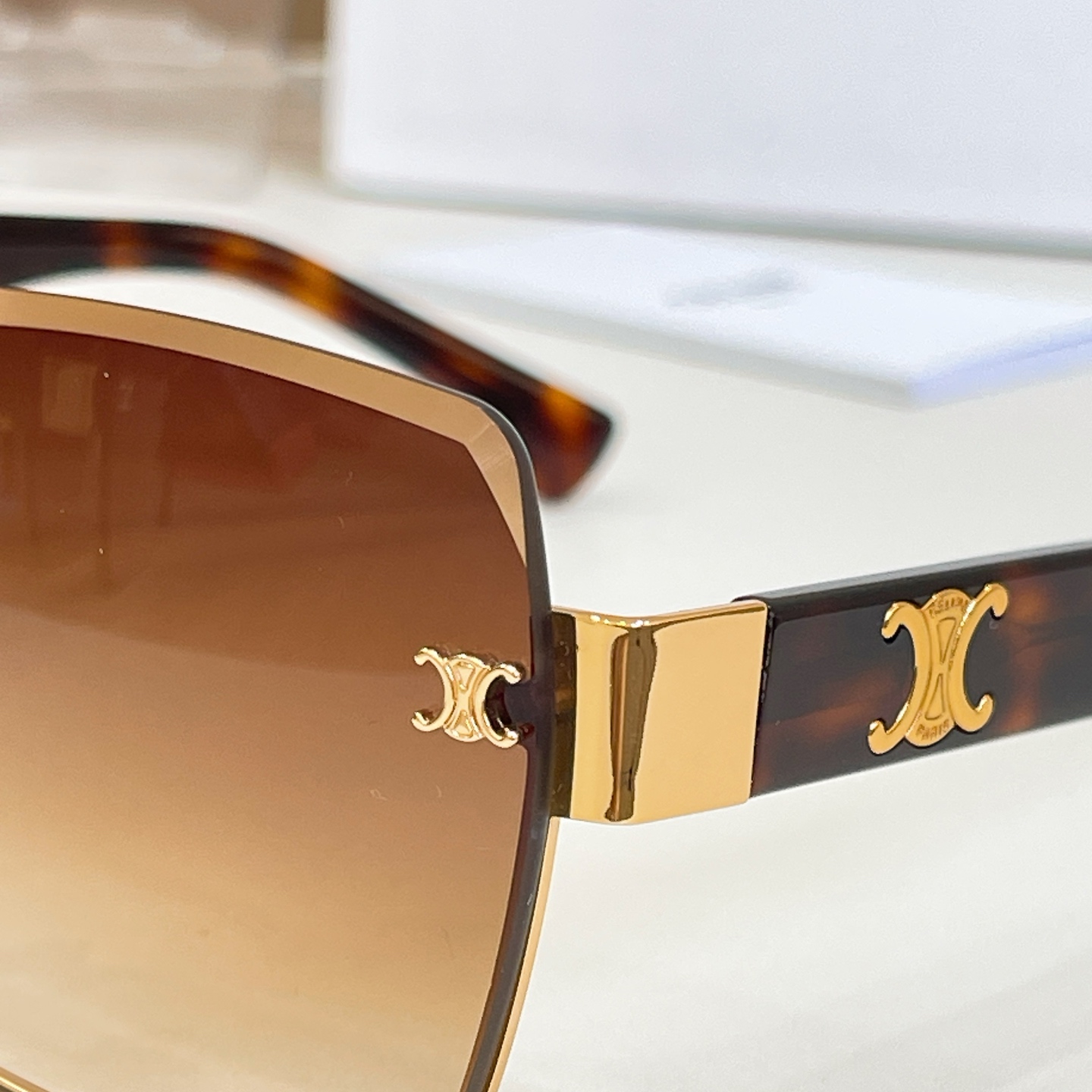 Celine CELIN* MODEL: CL40237 SIZE:62口18-140