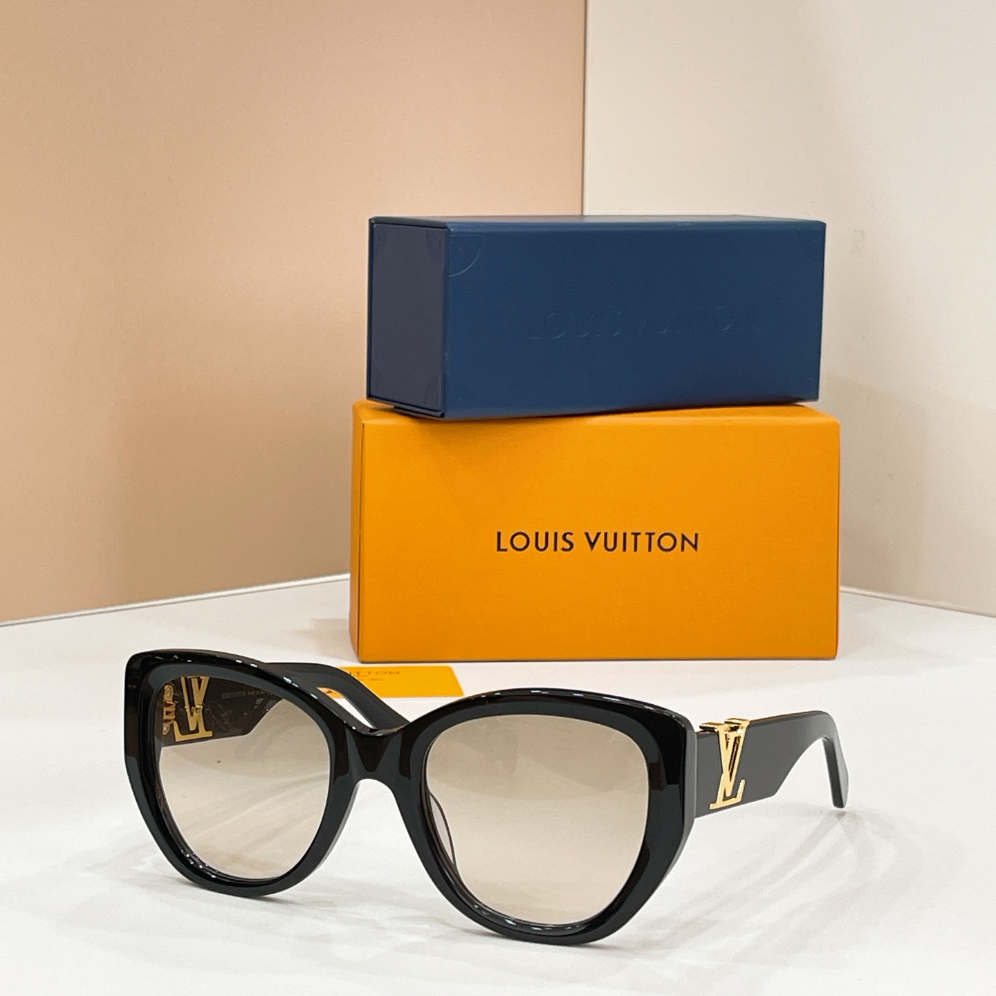 Louis Vuitton 13015073LOUIS VUITTO* MODEL：Z1733W SIZE：57口23-140
