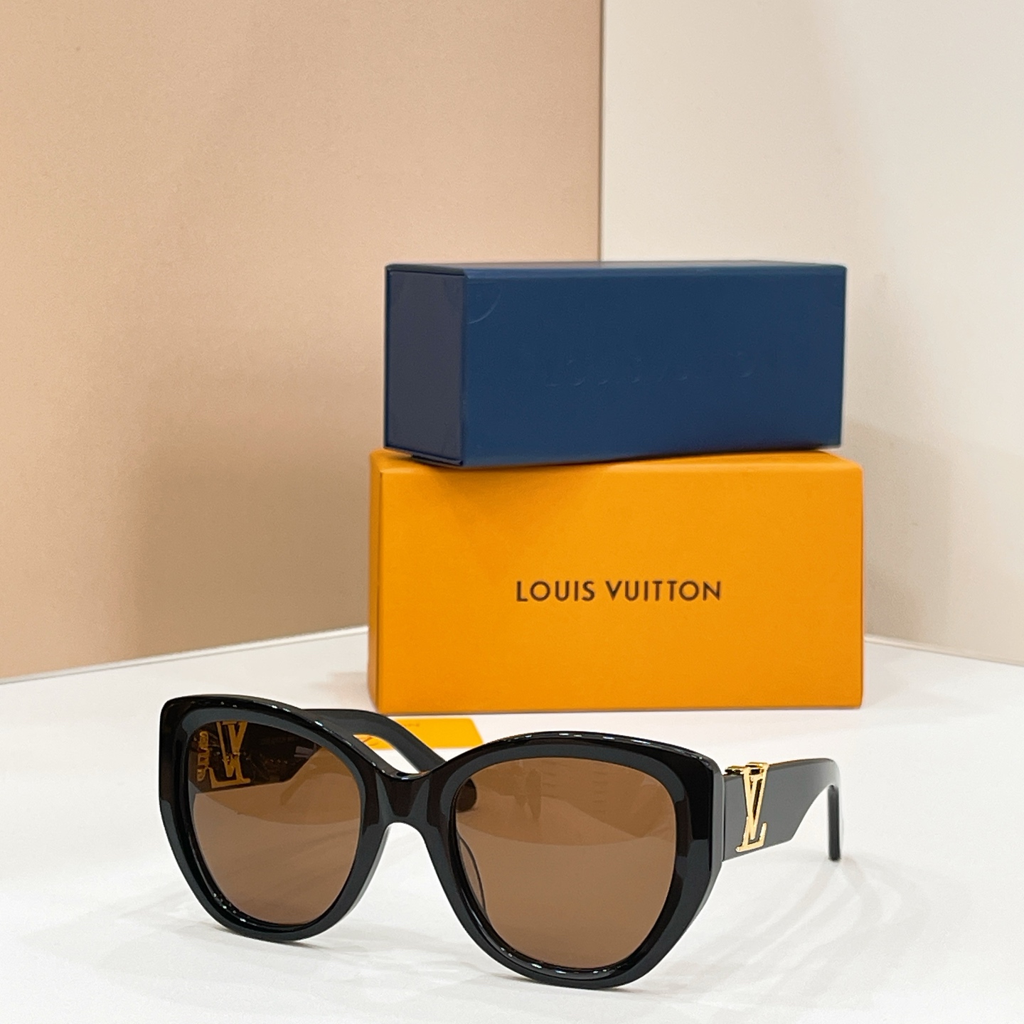 Louis Vuitton 13015073LOUIS VUITTO* MODEL：Z1733W SIZE：57口23-140