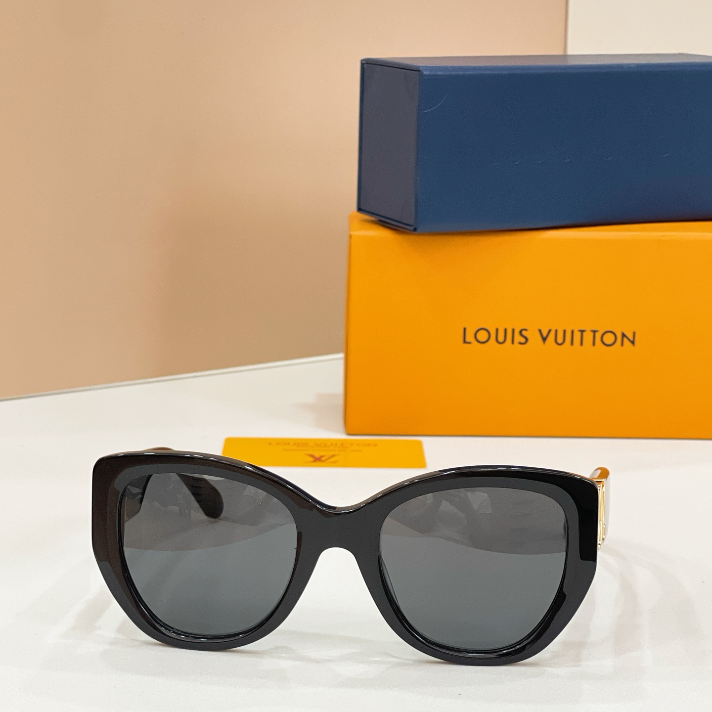 Louis Vuitton LOUIS VUITTO* MODEL：Z1733W SIZE：57口23-140