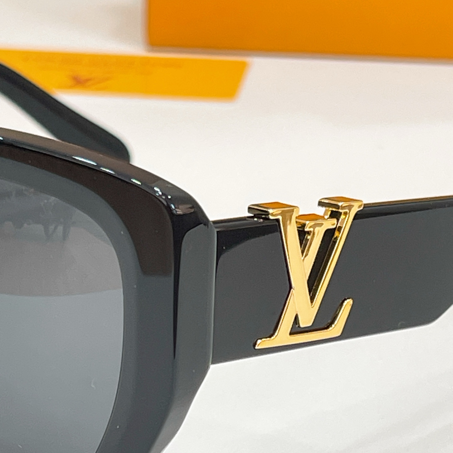 Louis Vuitton LOUIS VUITTO* MODEL：Z1733W SIZE：57口23-140