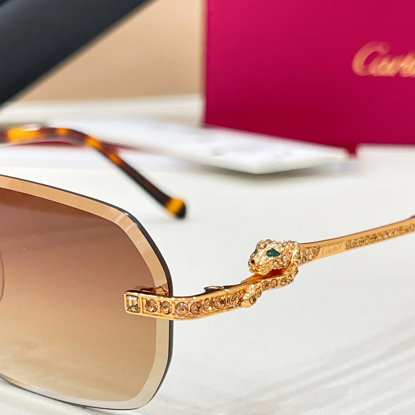Cartier Cartie* MODEL：CT0727S SIZE:143 太阳镜，变色片