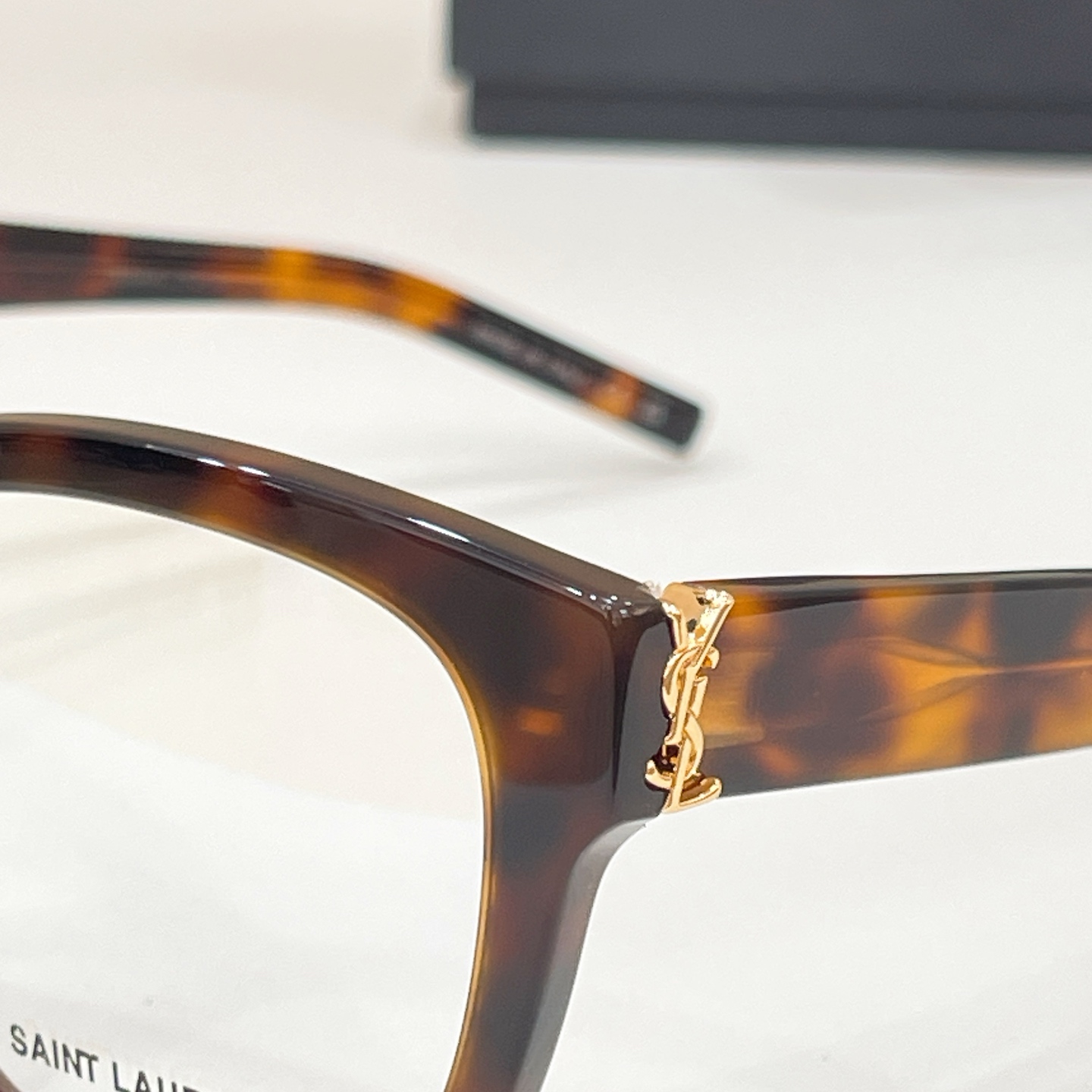 Saint Laurent 10013046Saint Laurent MODEL：SL M217 SIZE：52口20-140