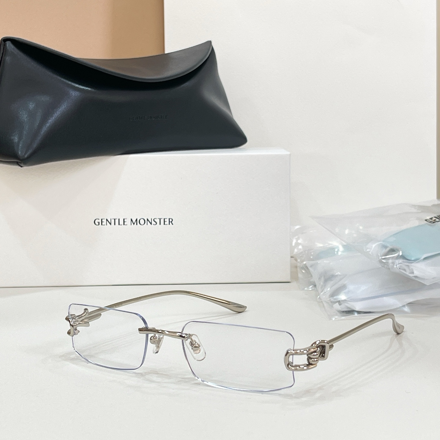 Gentle Monster Gentle Monster MODEL：GAMOT SIZE：56口18-140 高版本～～钛～～