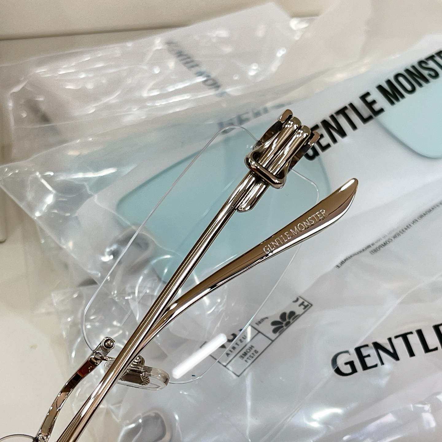 Gentle Monster Gentle Monster MODEL：GAMOT SIZE：56口18-140 高版本～～钛～～