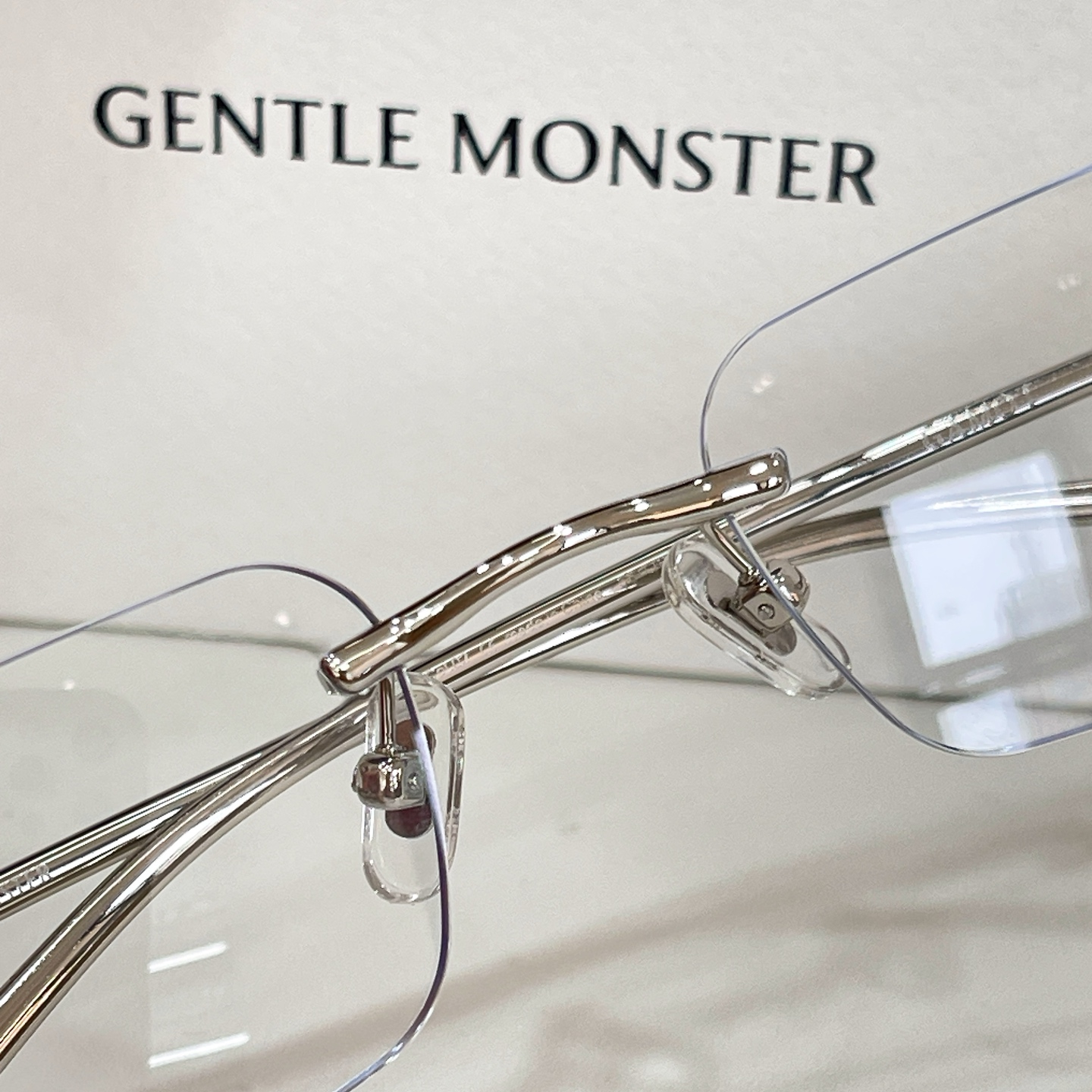 Gentle Monster Gentle Monster MODEL：GAMOT SIZE：56口18-140 高版本～～钛～～