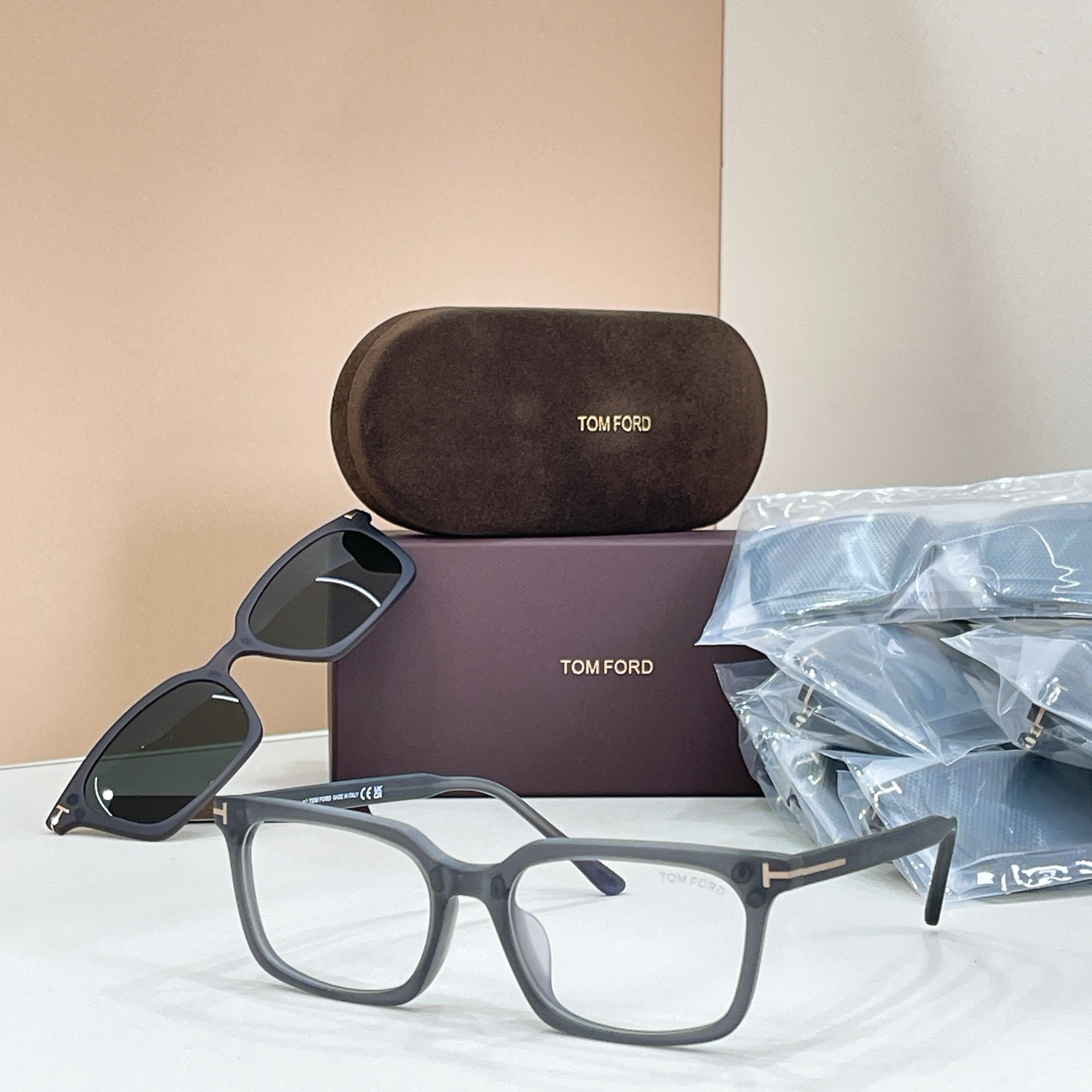 Tom Ford Tom Ford MODEL：TF6153-D-B SIZE：57口19-150 高版本～～挂片款～～