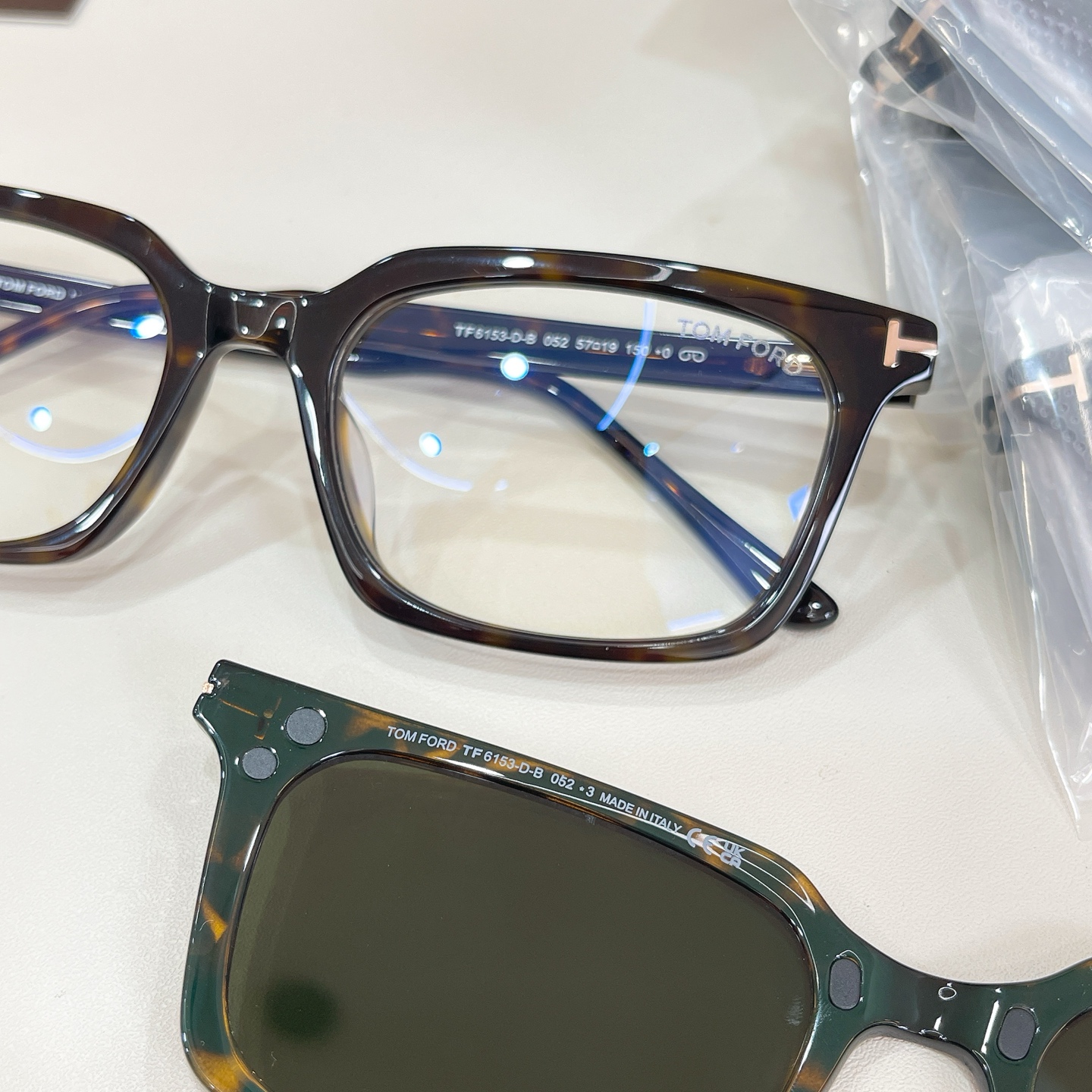 Tom Ford Tom Ford MODEL：TF6153-D-B SIZE：57口19-150 高版本～～挂片款～～