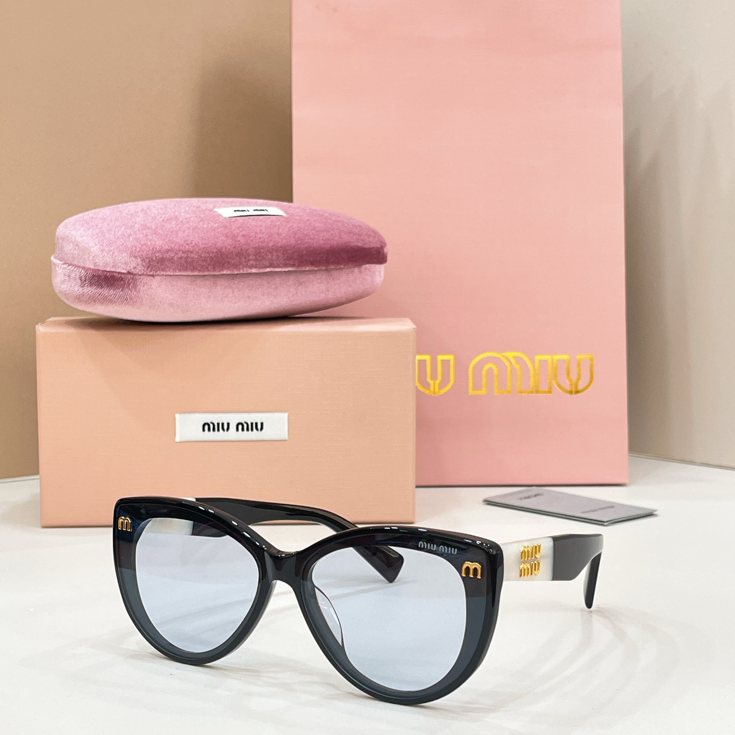 Unknown 13015076MIU M*
