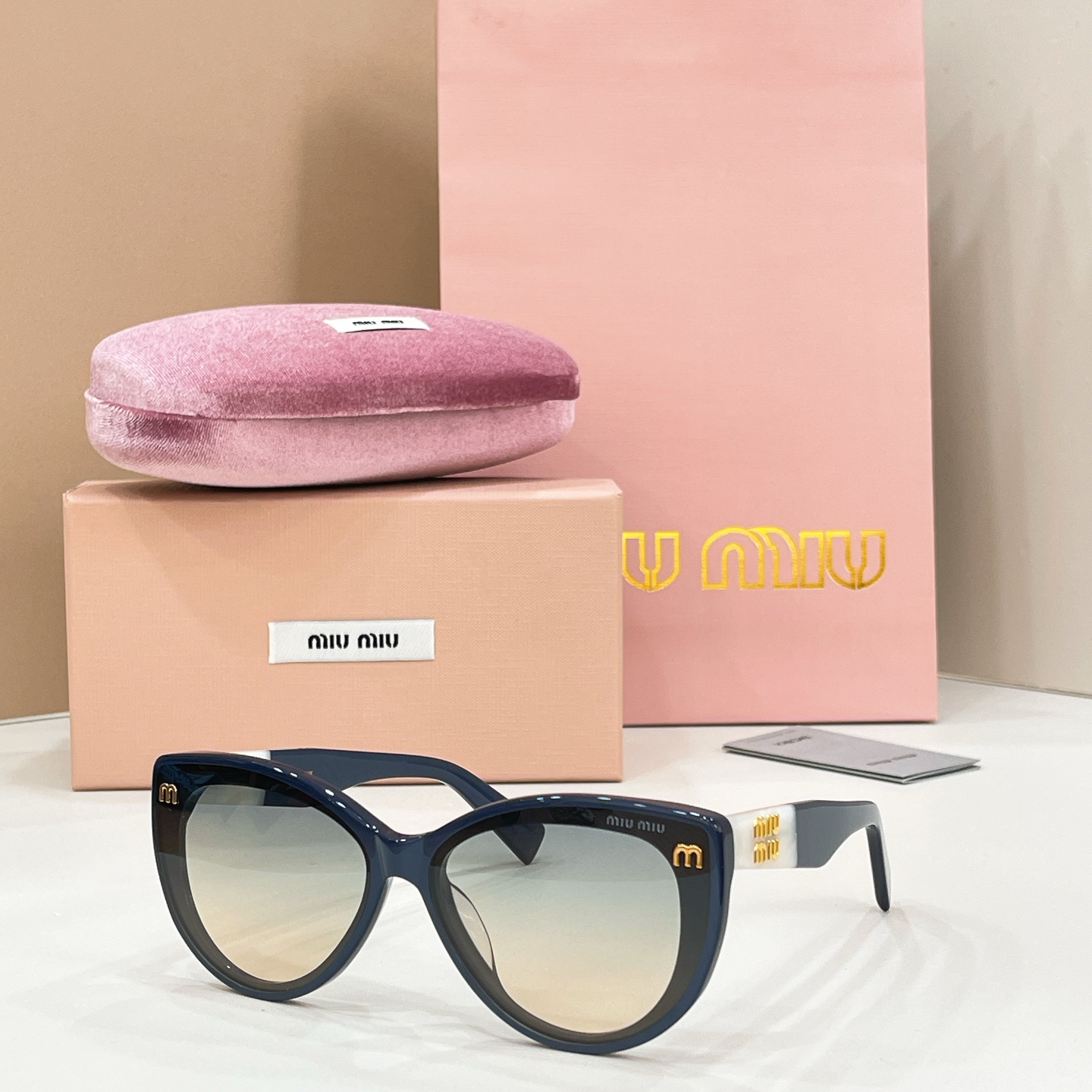 Unknown 13015076MIU M*
