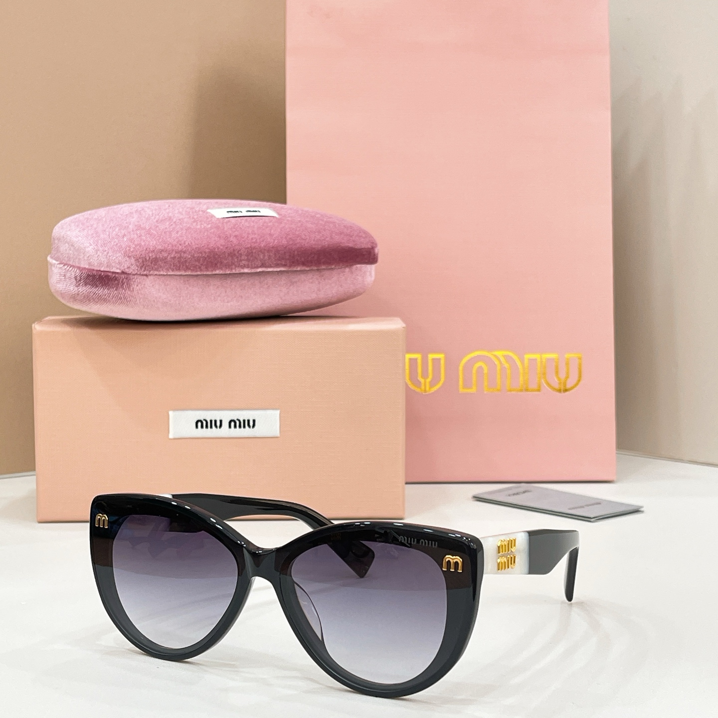 Unknown 13015076MIU M*