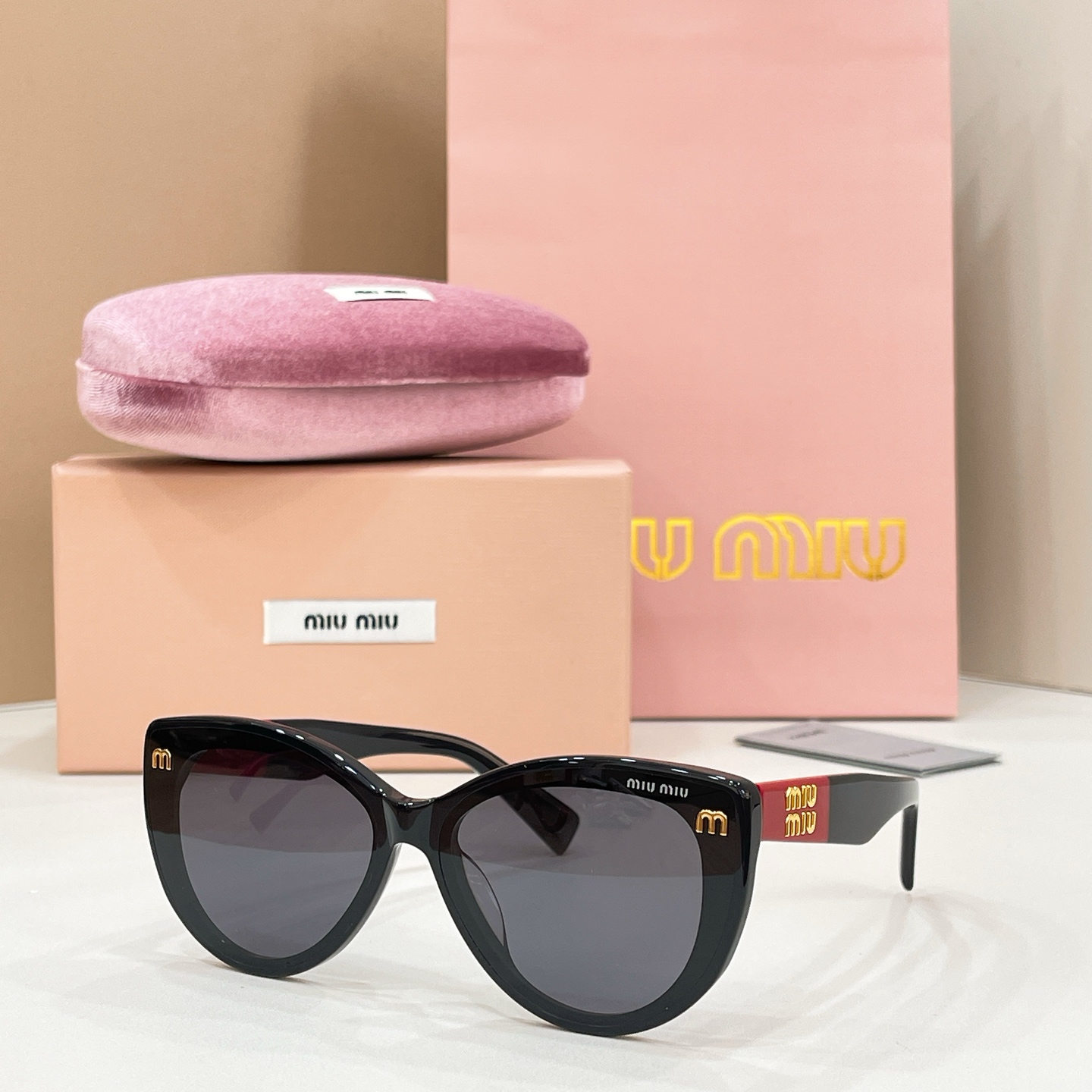 Unknown 13015076MIU M*
