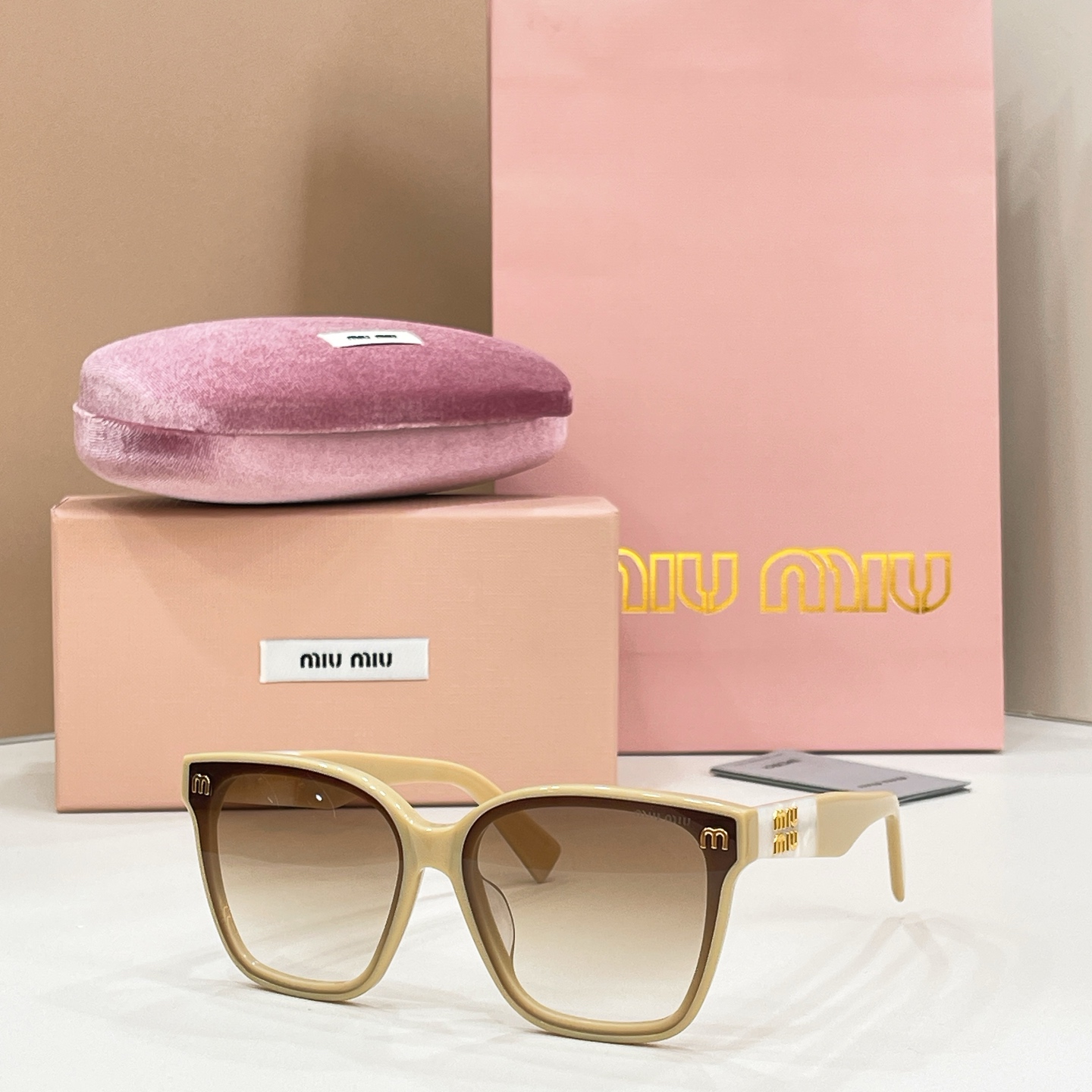 Unknown 13015073MIU M*