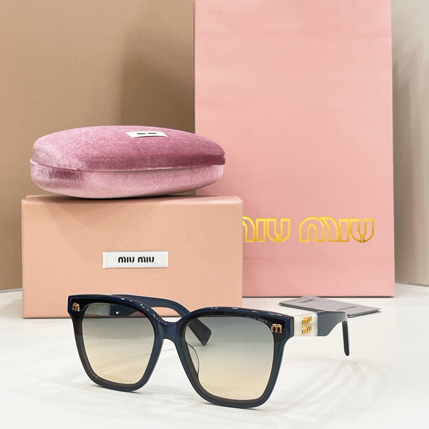 Unknown 13015073MIU M*