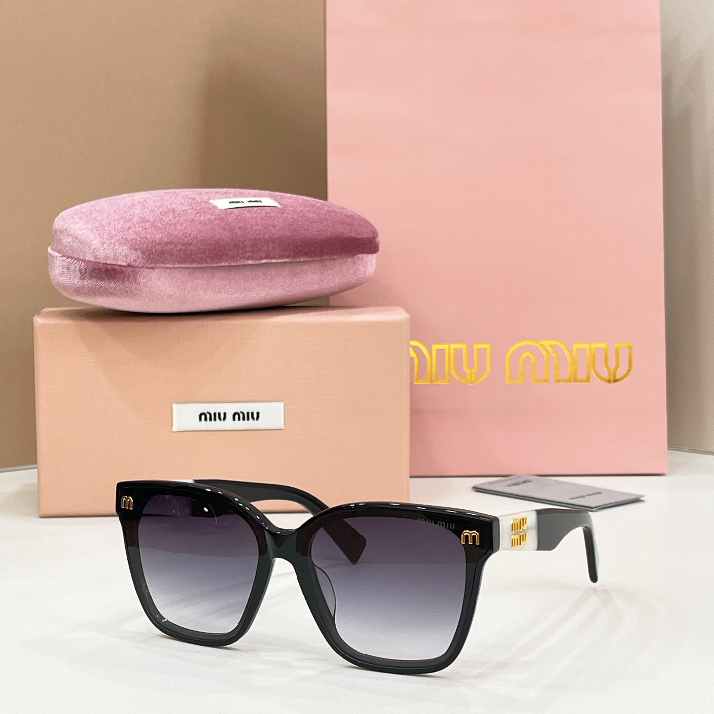 Unknown 13015073MIU M*