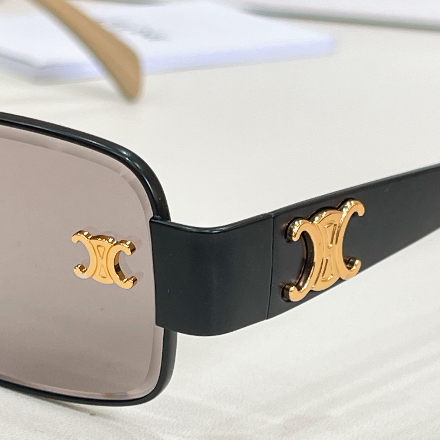 Celine CELIN* MODEL: CL42132U SIZE:56口19-145