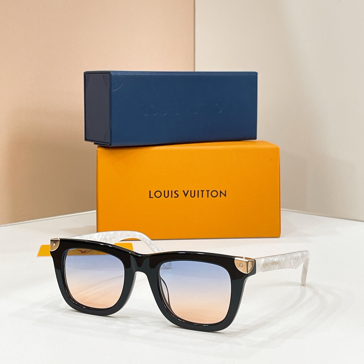 Louis Vuitton 11013046LOUIS VUITTO* MODEL：Z3192U SIZE：53口23-145