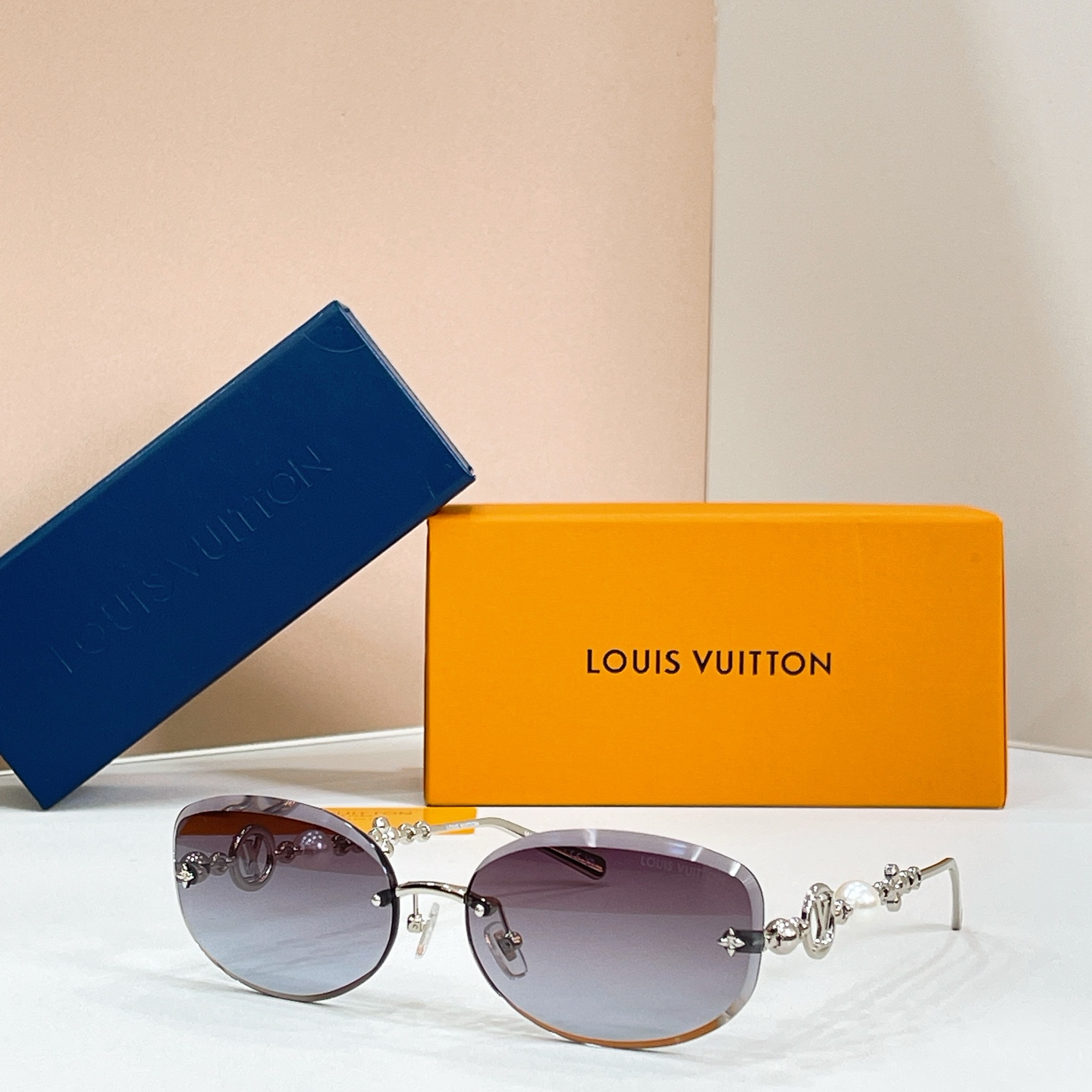 Louis Vuitton 14016073LOUIS VUITTO* MODEL：Z3166U SIZE：64口17-145