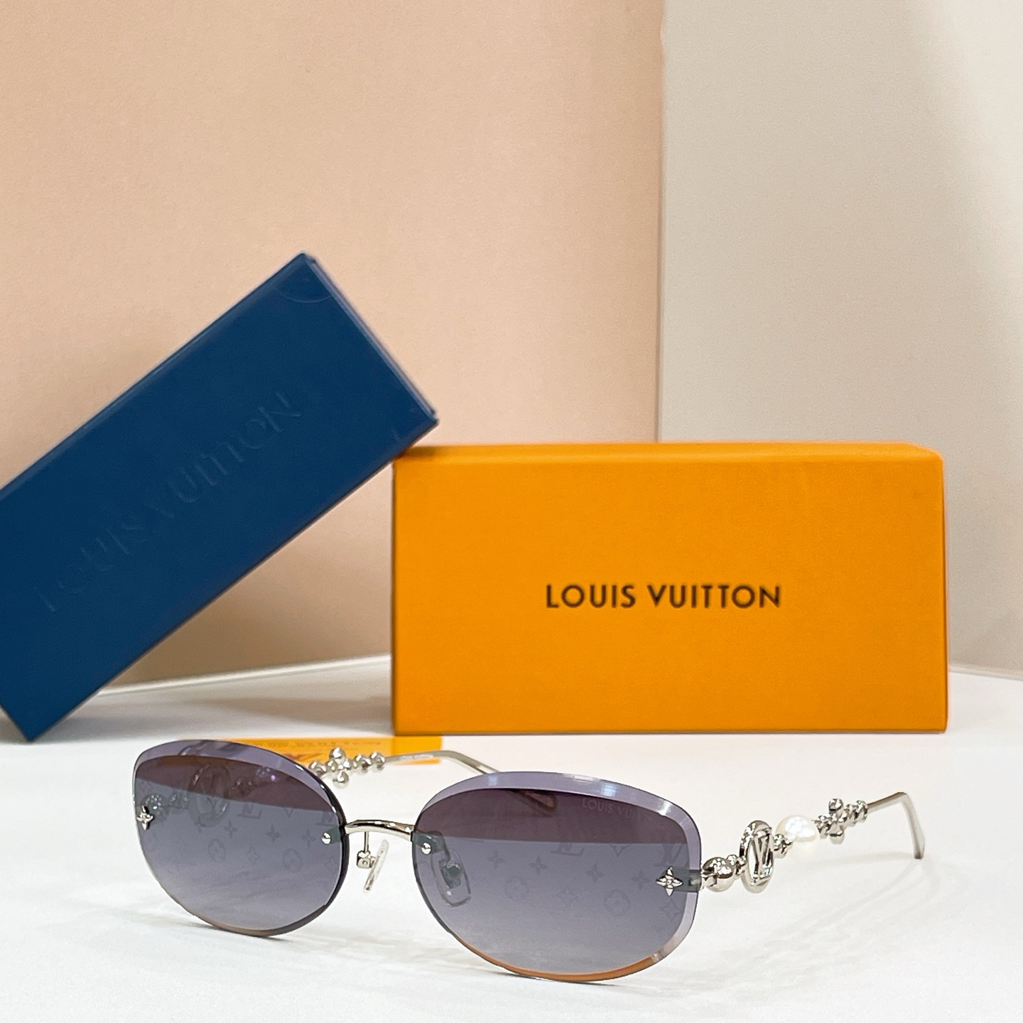 Louis Vuitton 14016073LOUIS VUITTO* MODEL：Z3166U SIZE：64口17-145