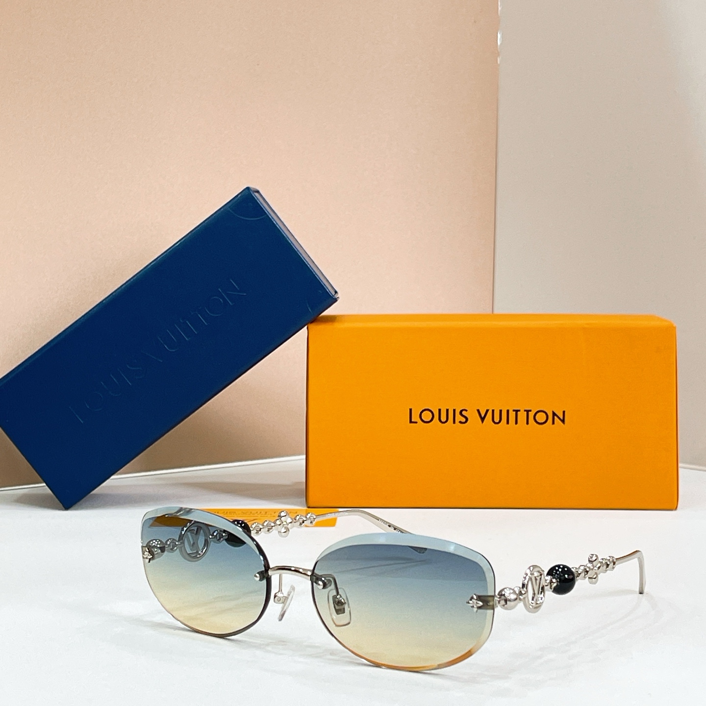 Louis Vuitton 14016073LOUIS VUITTO* MODEL：Z3166U SIZE：64口17-145