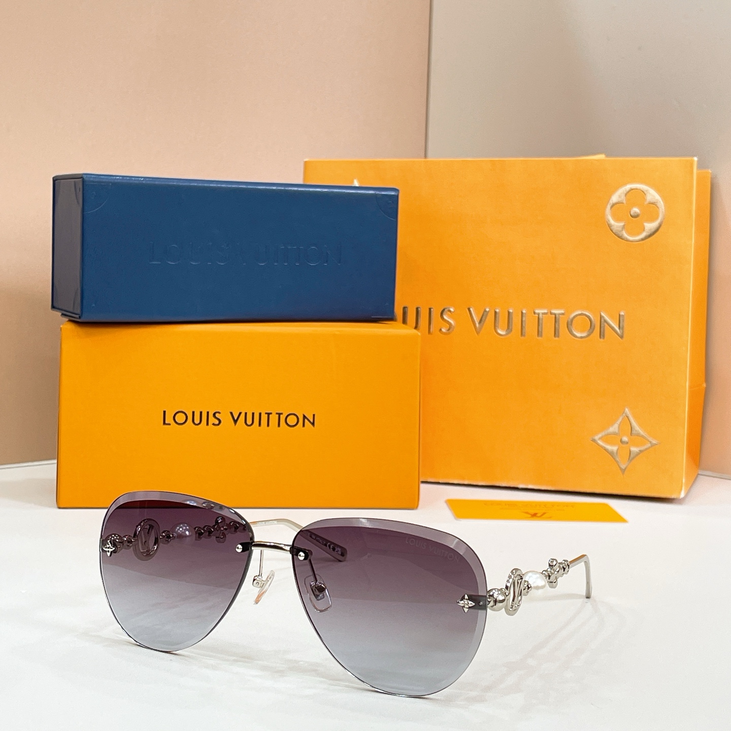 Louis Vuitton 14016073LOUIS VUITTO* MODEL：Z3318U SIZE：64口14-145