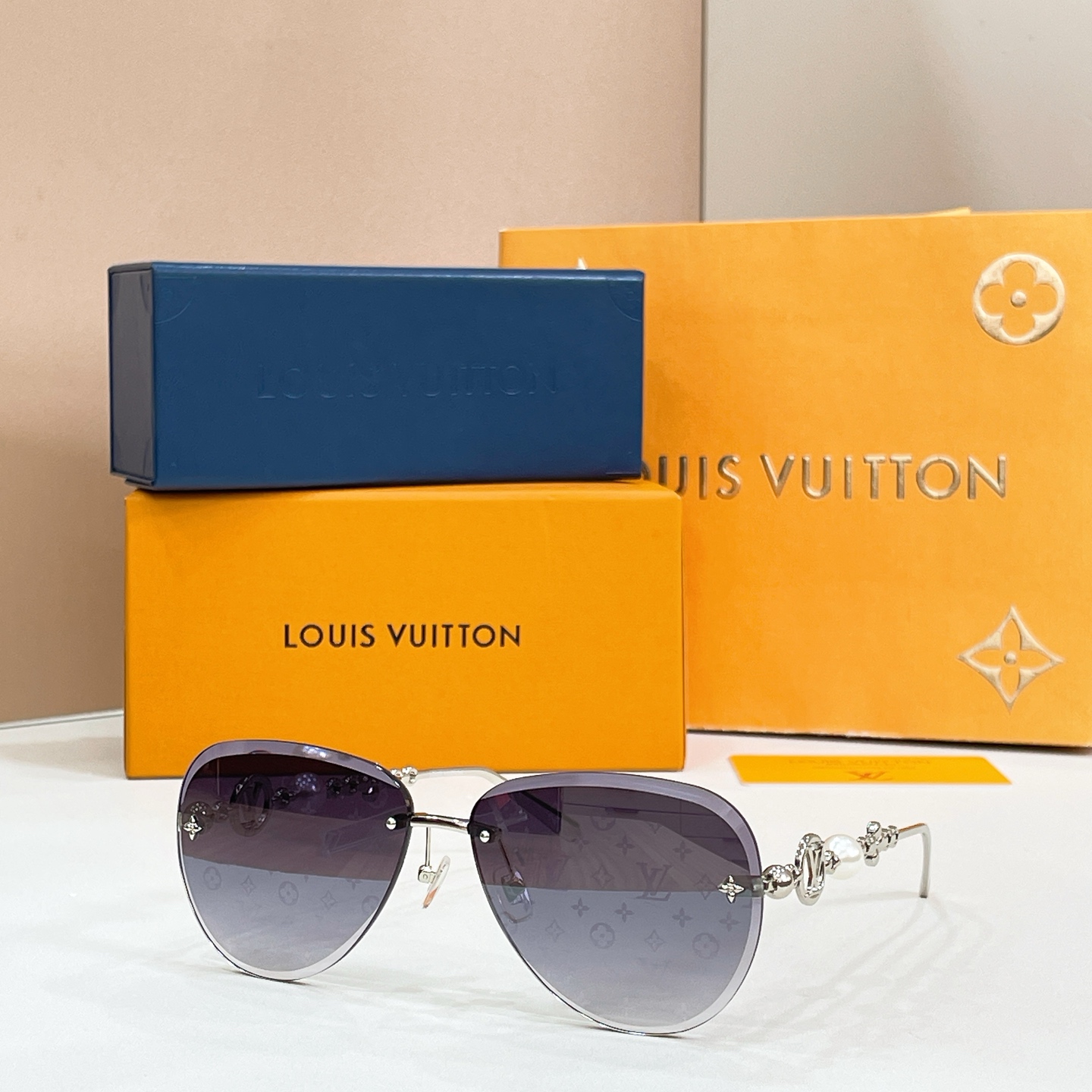 Louis Vuitton 14016073LOUIS VUITTO* MODEL：Z3318U SIZE：64口14-145