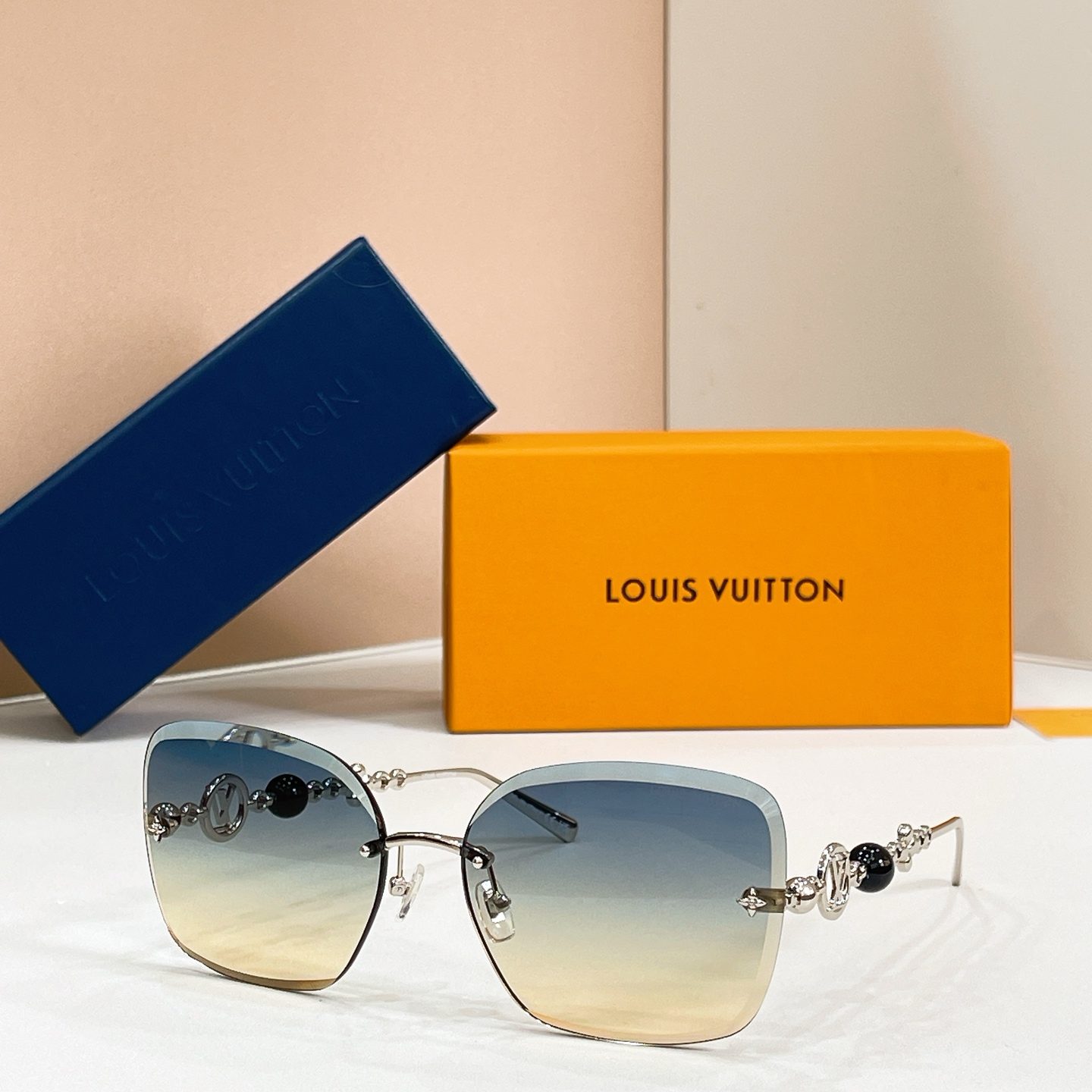 Louis Vuitton 14016076LOUIS VUITTO* MODEL：Z3167U SIZE：65口17-145