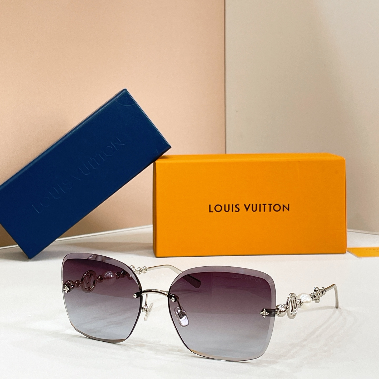 Louis Vuitton 14016076LOUIS VUITTO* MODEL：Z3167U SIZE：65口17-145
