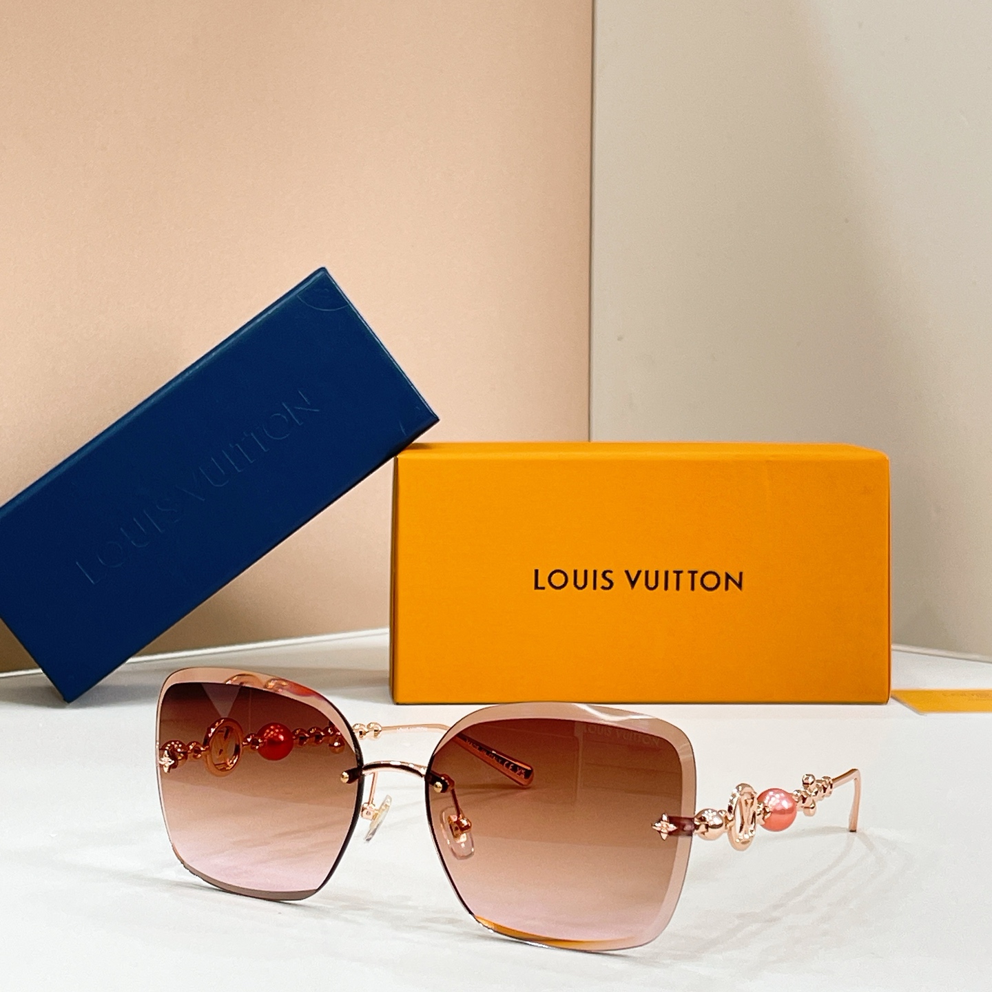 Louis Vuitton 14016076LOUIS VUITTO* MODEL：Z3167U SIZE：65口17-145