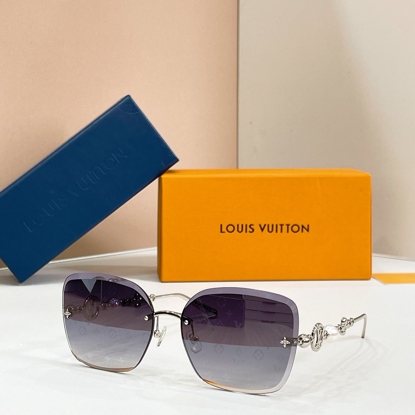 Louis Vuitton 14016076LOUIS VUITTO* MODEL：Z3167U SIZE：65口17-145
