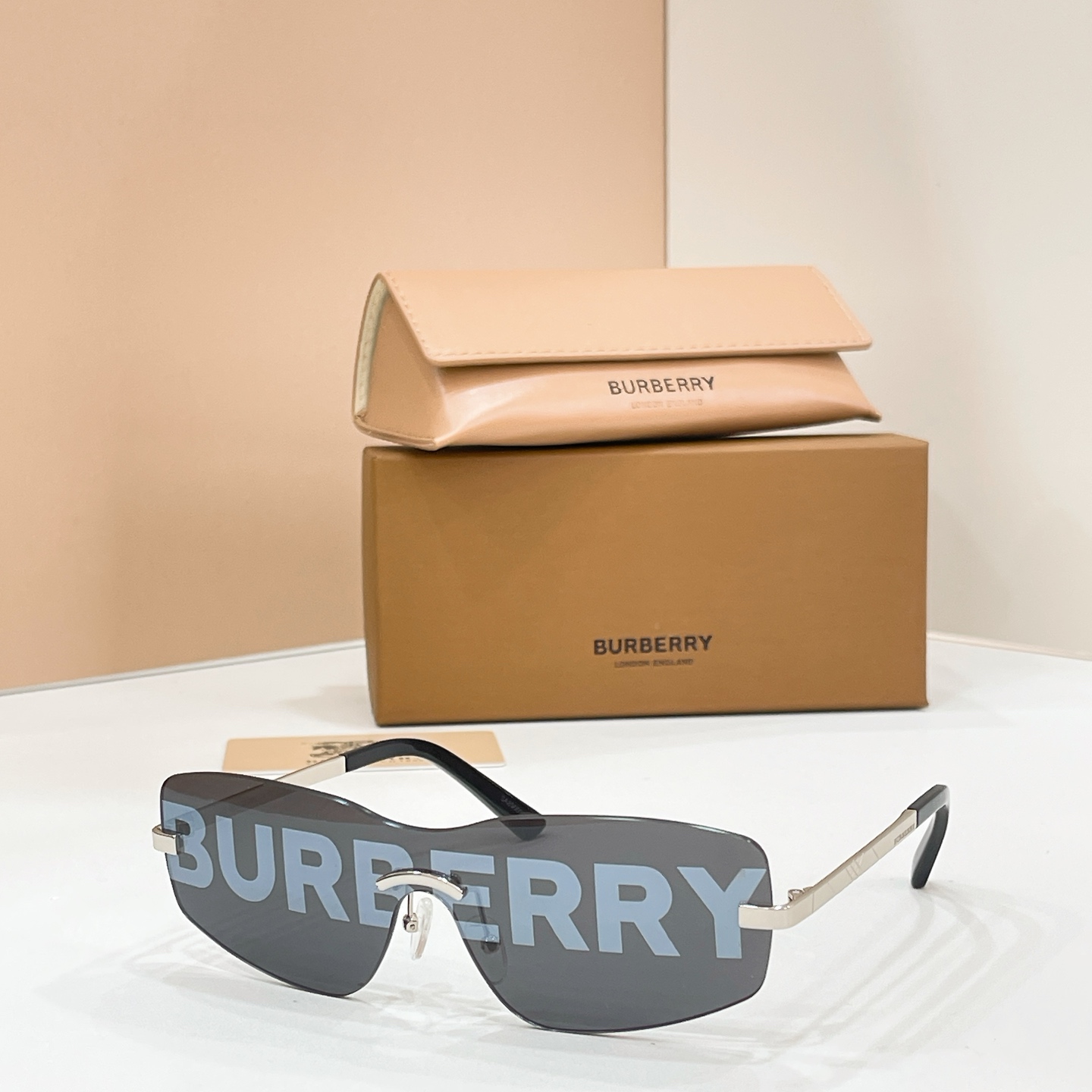 Burberry 11013076BURBERR* MODEL：B8934 SIZE：99口01