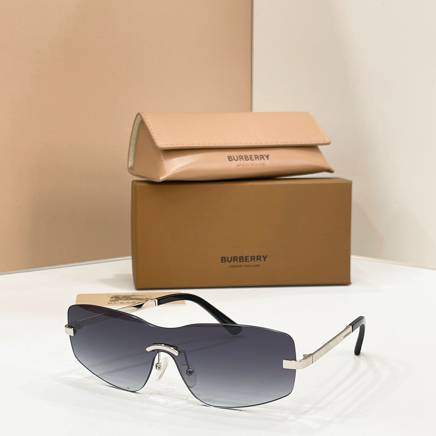 Burberry 11013076BURBERR* MODEL：B8934 SIZE：99口01