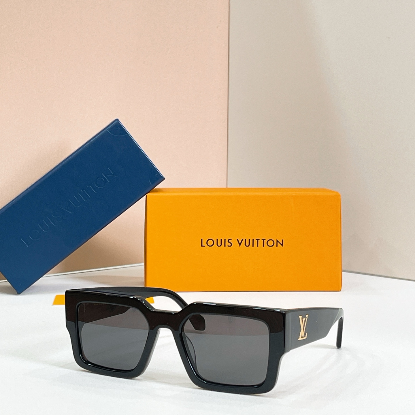 Louis Vuitton 13015043LOUIS VUITTO* MODEL：Z1579E SIZE：55口20-145