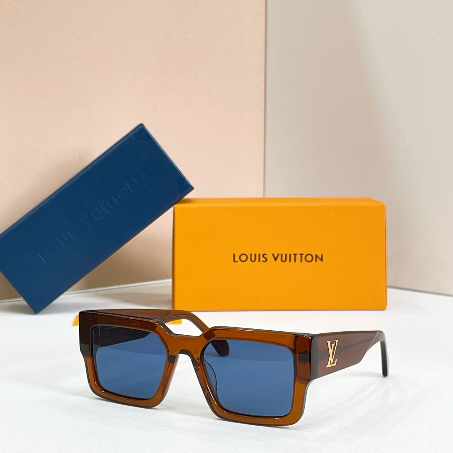 Louis Vuitton 13015043LOUIS VUITTO* MODEL：Z1579E SIZE：55口20-145
