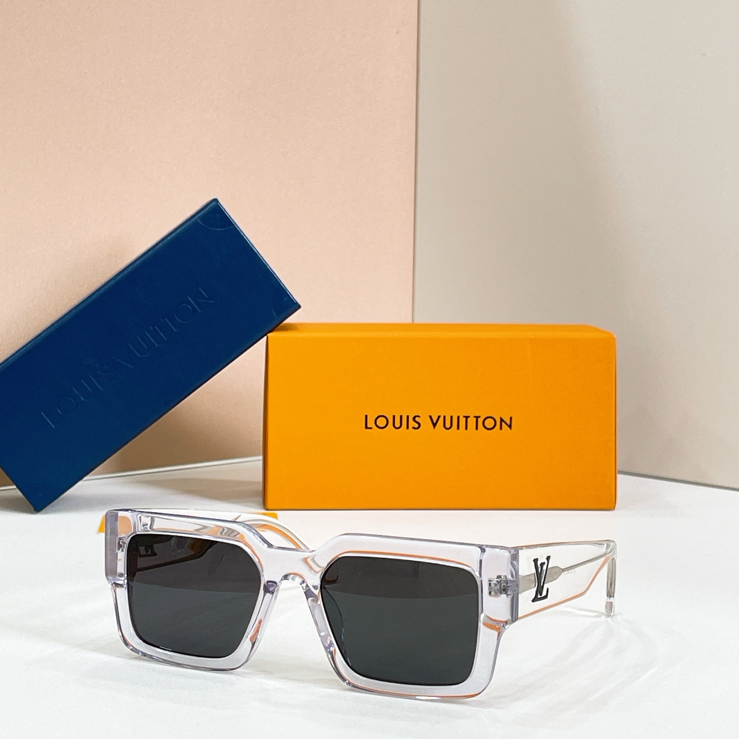 Louis Vuitton 13015043LOUIS VUITTO* MODEL：Z1579E SIZE：55口20-145