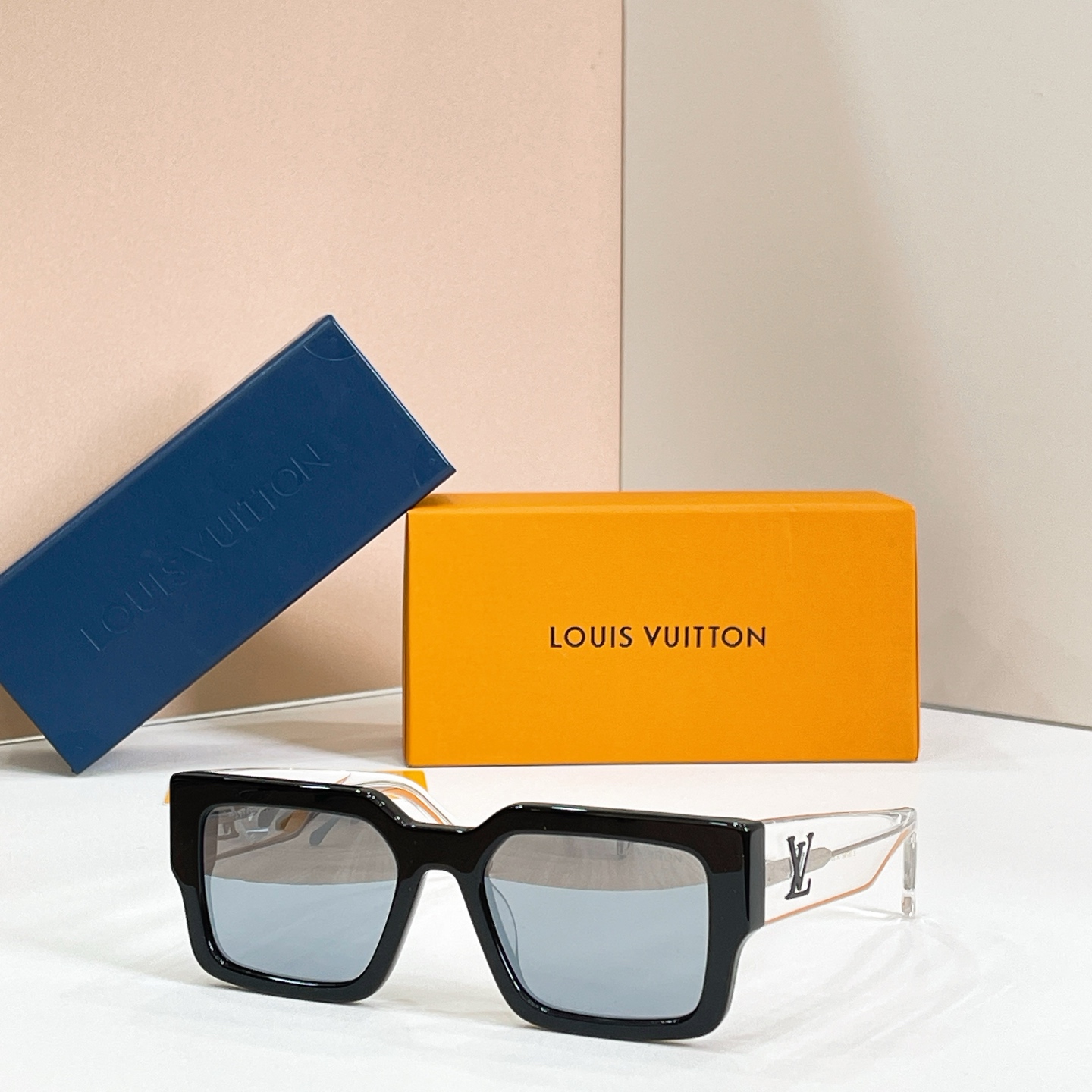 Louis Vuitton 13015043LOUIS VUITTO* MODEL：Z1579E SIZE：55口20-145