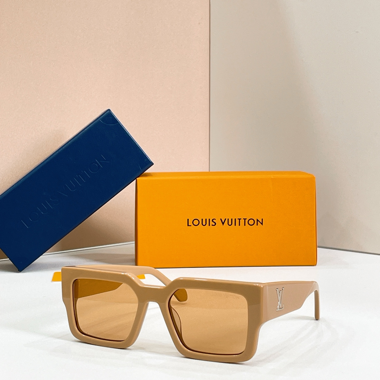 Louis Vuitton 13015043LOUIS VUITTO* MODEL：Z1579E SIZE：55口20-145
