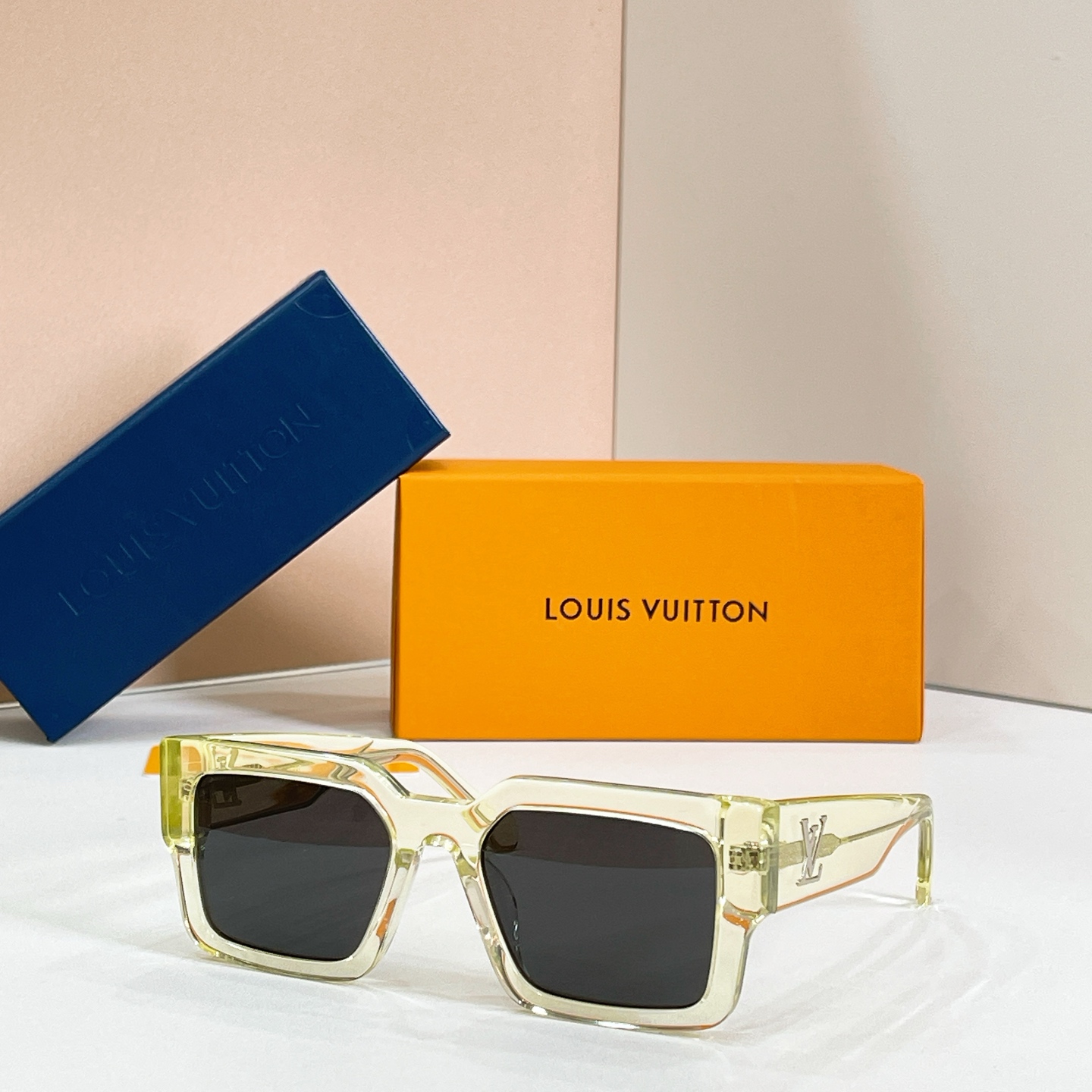Louis Vuitton 13015043LOUIS VUITTO* MODEL：Z1579E SIZE：55口20-145