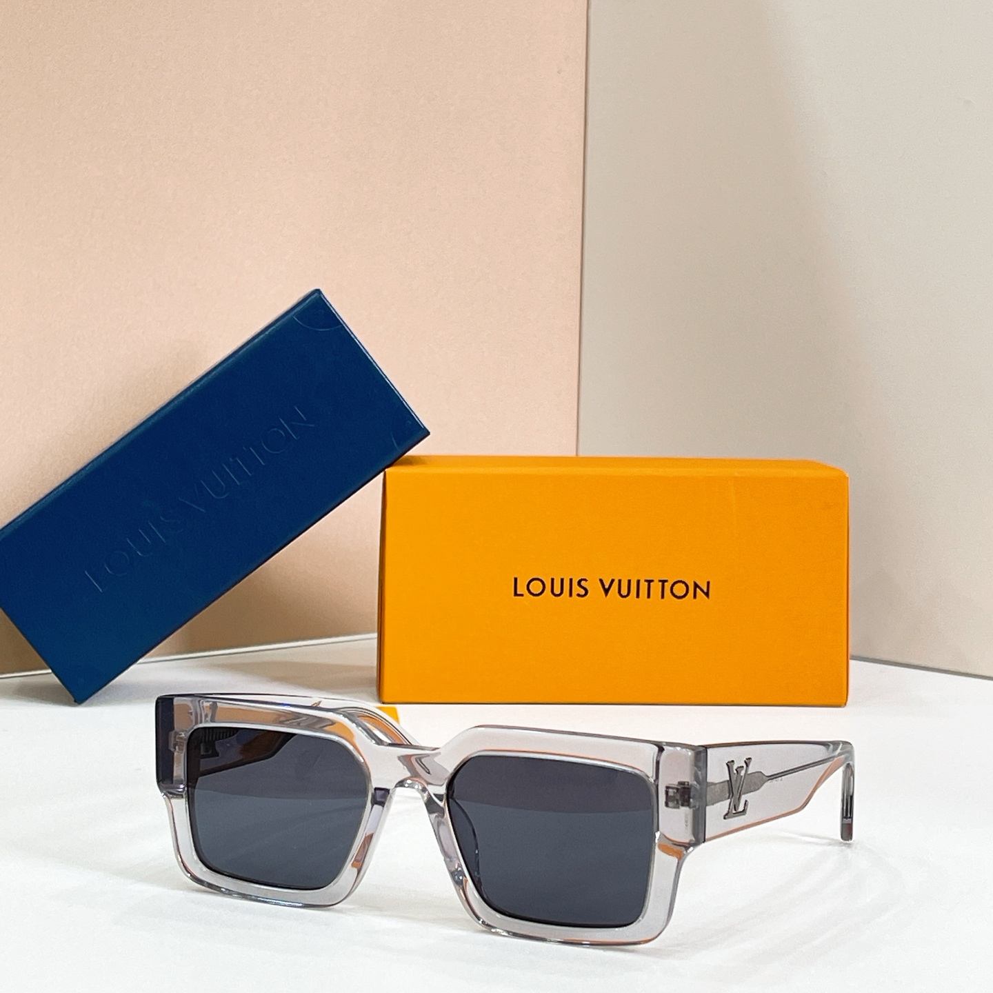 Louis Vuitton 13015043LOUIS VUITTO* MODEL：Z1579E SIZE：55口20-145