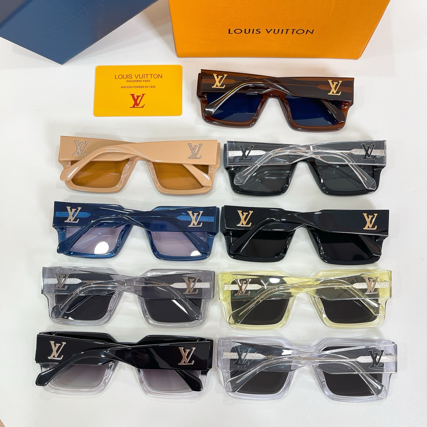 Louis Vuitton 13015076LOUIS VUITTO* MODEL：Z1579E SIZE：55口20-145