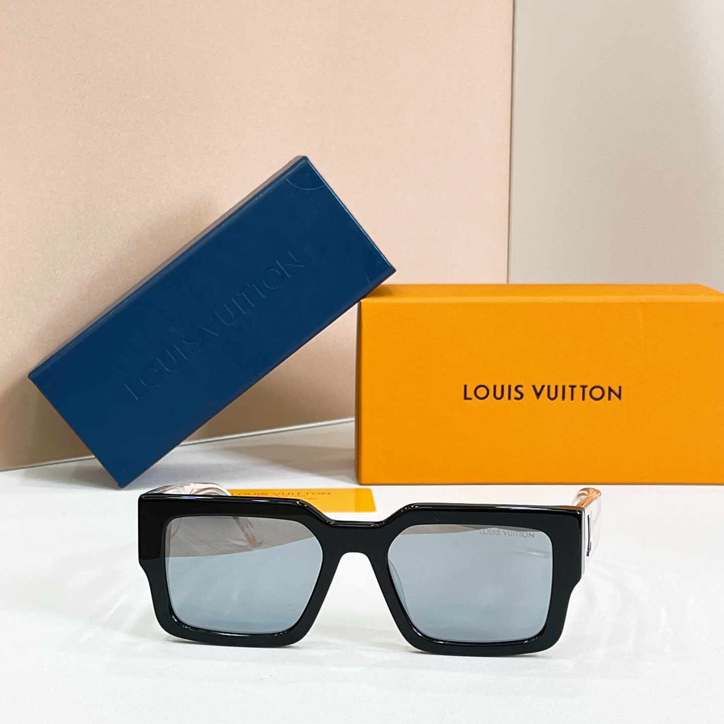 Louis Vuitton LOUIS VUITTO* MODEL：Z1579E SIZE：55口20-145